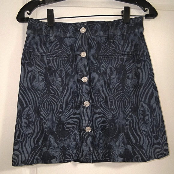 7 For All Mankind Zebra Print Button Front Mini Denim Skirt Size 26 - Picture 8 of 13
